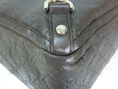 グッチのバッグの角のスレを修理致しました。