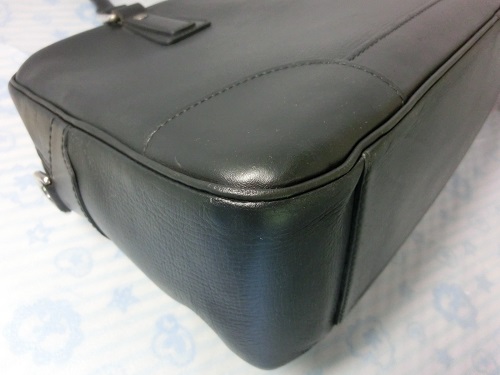 バッグのかどのスレを修理しました